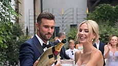 Petr Mrázek se oenil s krásnou Sárou!