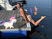 Roman Vojtek si u�ívá u vody