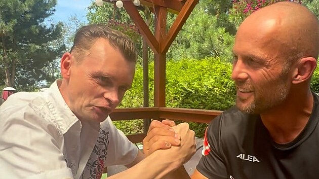 Ale Bejr zbroj proti Clash of the Stars. Krek potvrdil, e si ho najalo veden, aby Bejra konfrontoval