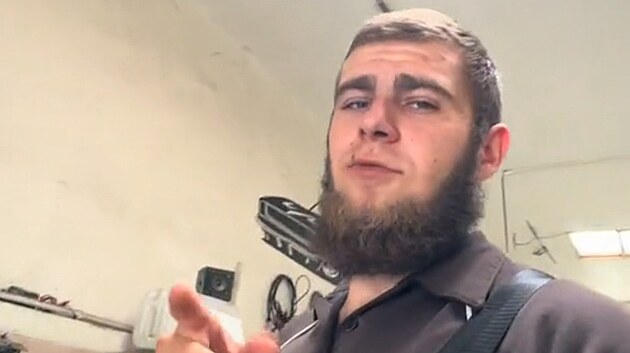 Tiktoker vypadl pi plnn challenge na streamu z okna. ivot mu zachrnil dopad do kee