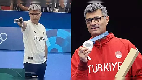 Na snímku je Dikec zachycen v okamiku stelby s jednou rukou v kapse, co se...