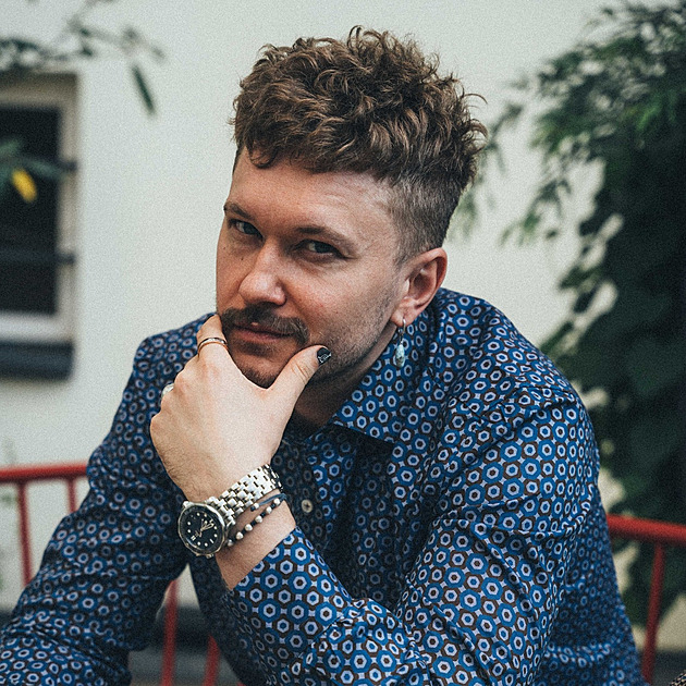 Dělá si legraci ze slavných umělců a influencerů. Vlad Drahota se ve svém podcastu pustil i do vozíčkáře