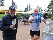 Ladislav Vízek s Ivanem Ha�kem na golfovém turnaji.