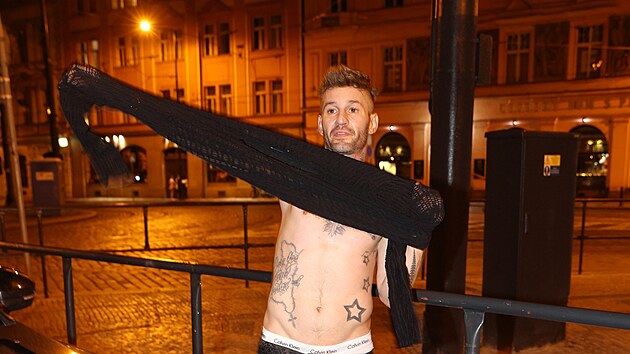 S�mer Issa a jeho narozeninov� oslava.