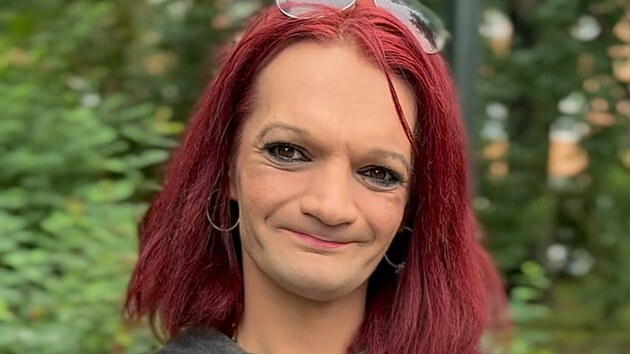 Mu, kter si k Tereza, si vydlv prostituc. Nkte lid Terezu urej, jin ji lituj