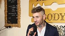 Sámer Issa a jeho narozeninová oslava.