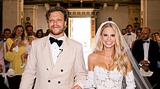 David Pastr�ák s Rebeccou u oltá�e.