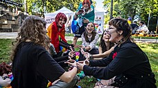 V Pride Village na Steleckém ostrov to ije. Debatuje se zde i o queer...