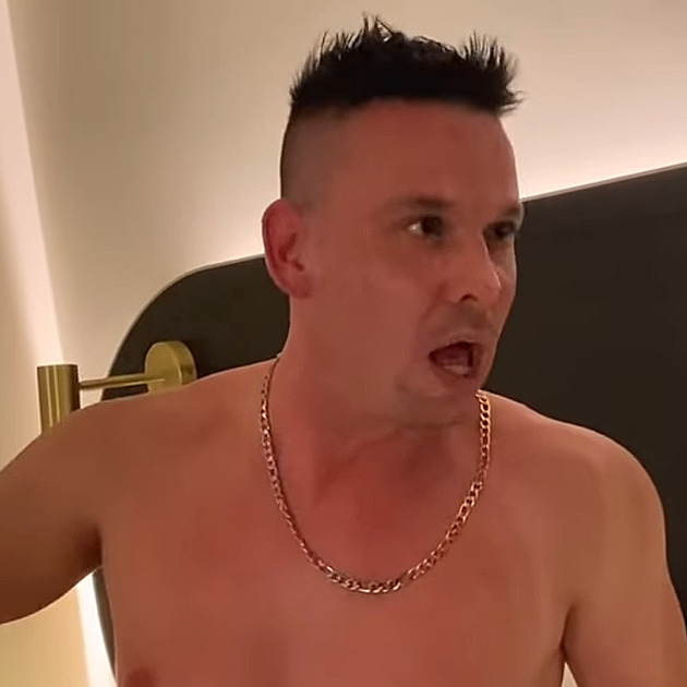 Snejks hlásí svůj návrat na sociální sítě. Propaguje hazard a podle lidí je závislý na drogách