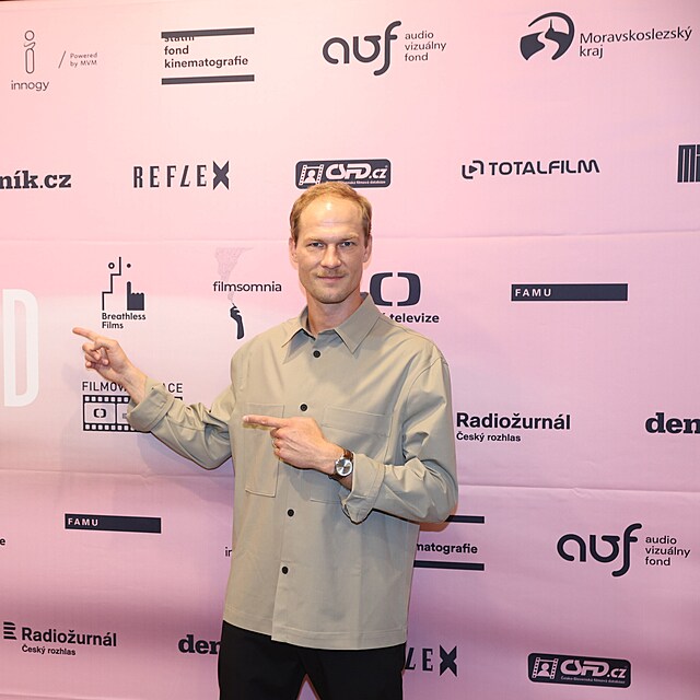 Herec Ale� Bi�k na premi��e filmu Mord