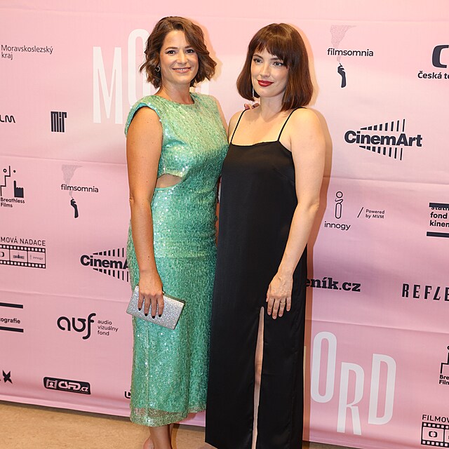 Karin Bil�kov� a Kristina Kaniov�