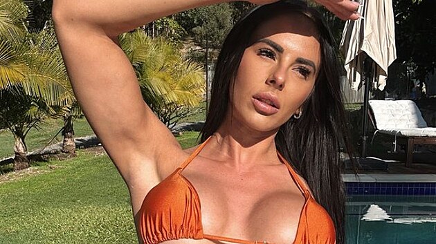 OnlyFans tv�rkyn� Alicia Davis