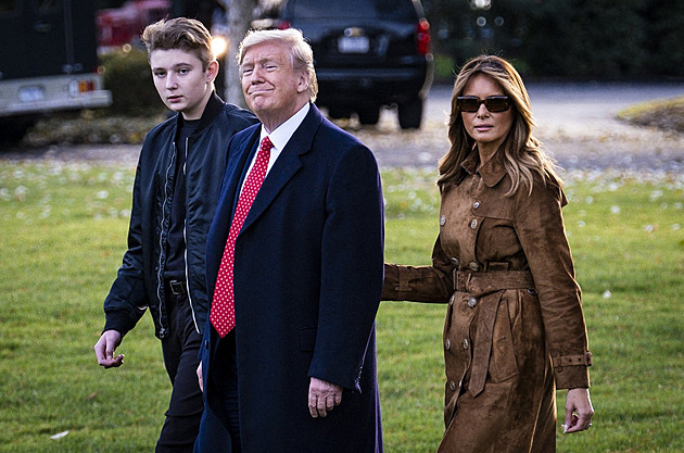 Donald Trump obsluhoval v McDonald’s. Podle lidí si jen hraje na obyčejného člověka