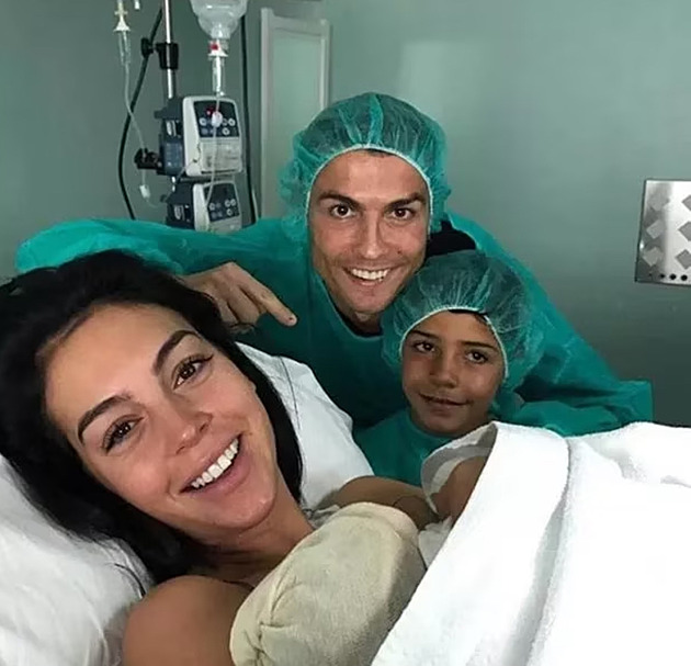 Ronaldo může vydělat přes 5 miliard korun za rok. Jeho YouTube už ale tolik netáhne a ani příliš neroste
