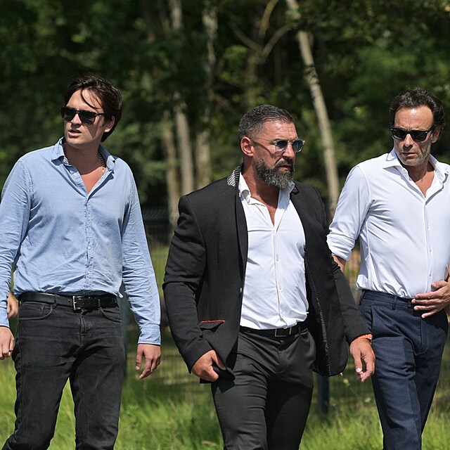 Synov Alaina Delona Anthony Delon a Alain-Fabien Delon pichzej k jeho sdlu v Douchy