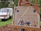 Svatba Julie a Lua. Nakonec byla jen na oko.