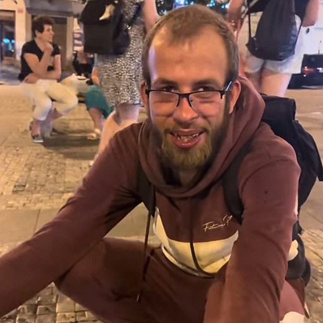 Koleso je na totálním dnu. Má podivně zkroucené tělo, podle lidí trpí a dlouho už nevydrží