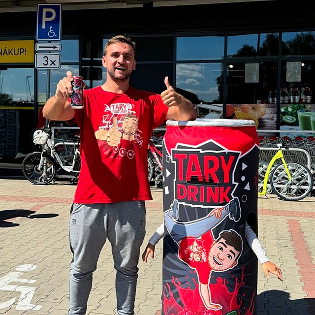 Tary dky svmu drinku vydlal miliony. Nyn oznmil sout a znovu tak zv...