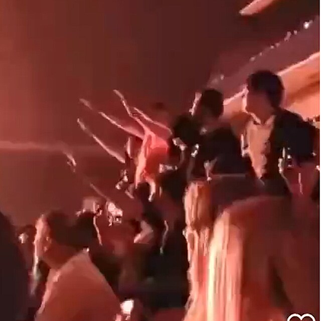 Hanku Gelnarovou do klece v Clashi nkte fanouci vyprovodili hajlovnm.