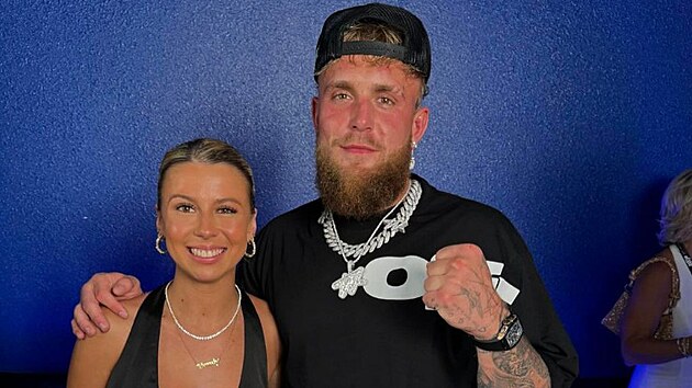 Hawk Tuah slena zskala miliony fanouk. Nyn spolupracuje s Jakem Paulem a zakld si podcast
