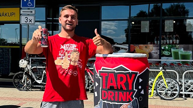 Tary dky svmu drinku vydlal miliony. Nyn oznmil sout a znovu tak zv prodeje jeho plechovek