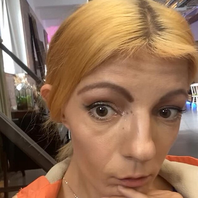 Shopaholic Adel se vrtila na sociln st. My se t pery prost nezbavme,...