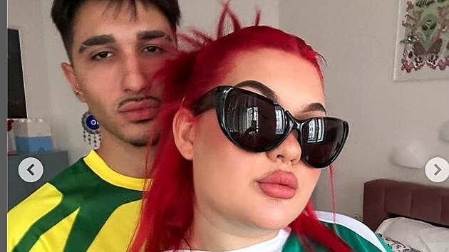 Sugar Denny se svm tureckm ptelem.