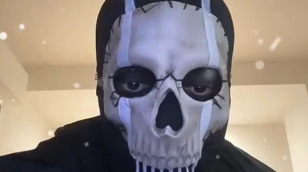 Maskovan� tiktoker se ob�sil v �iv�m vys�l�n�. Lid� ho naz�vali sexu�ln�m pred�torem, kv�li nepochopen� konverzaci