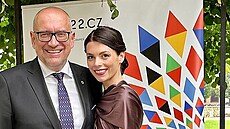Ministr kolství Mikulá Bek po boku manelky zahajoval eské pedsednictví v...