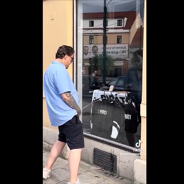 Otto Ferocity pomo�il kancel�� Pir�tsk� strany v Plzni.