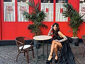 Bé H&#224; Nguyen na slavnostní premiée Emily in Paris