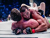 Makhmud Muradov slaví výhru.