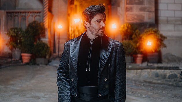 Vojta Kotek jako moder�tor nejnov�j�� show Zr�dci.