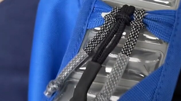 Na TikToku se objevil dal bizarn trend. Lid kradou ostatnm zipy z batoh znaky Nike