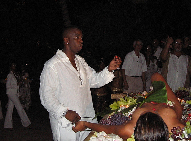 Freak-off večírky byly jen amatérské porno a sex show, zkouší Diddyho obhájci