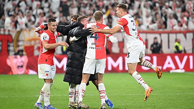 Slavia porazila Spartu 2:1 a m v ele ligy estibodov nskok.
