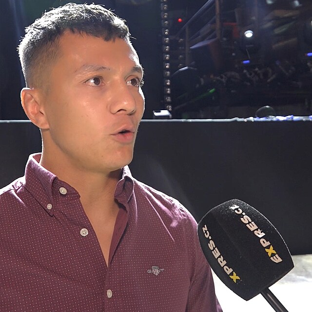 Tom Linh Le Sy bhem rozhovoru pro Expres.cz