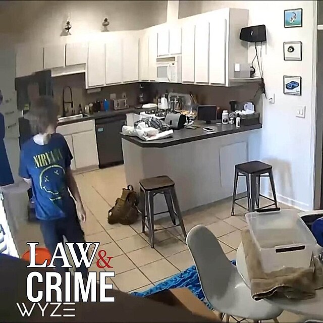 Carly p�ed vra�dou sv� matky