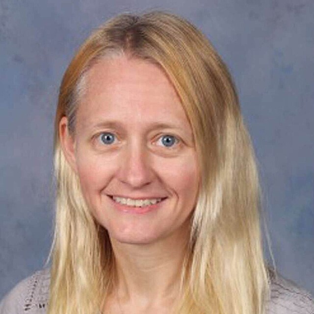 Carly p�ed soudem.