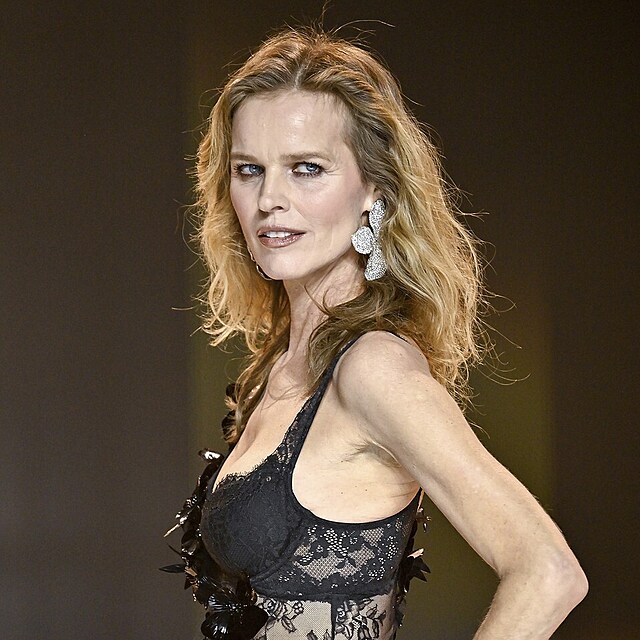 Eva Herzigov� �la p�ehl�dku pro Victoria Secret.