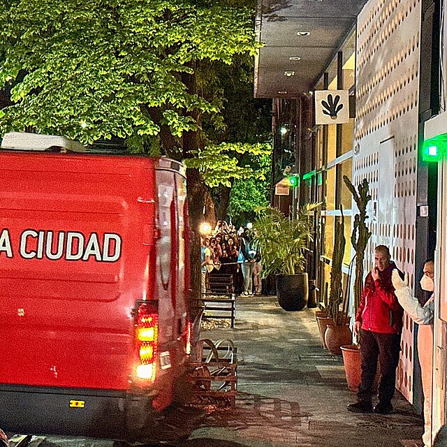 Forenzn� vy�et�ovatel� na m�st� �mrt� Liama Paynea