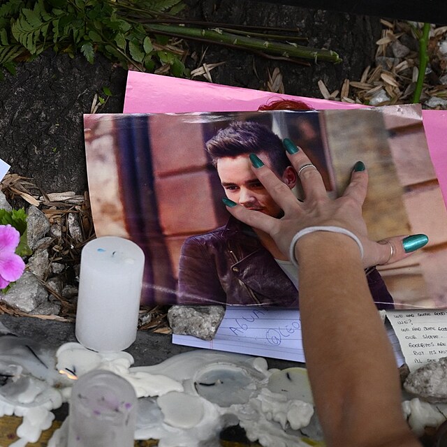 Fanou�ci truchl� po smrti Liama Paynea.