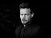 Zem�el zp�vák Liam Payne z One Direction. Bylo mu 31 let.