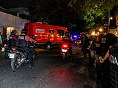 Na míst� ú�adovali policisté, záchraná�i i hasi�i.