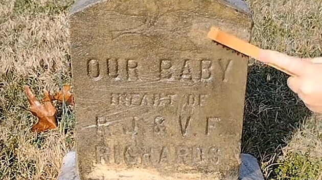 Na TikToku je nyn� trendy �istit ciz� hroby. I kdy� to d�l�te pro sledovanost, pom�h�te t�m, reaguj� lid�