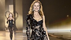 Eva Herzigová na p�ehlídce Victoria Secret