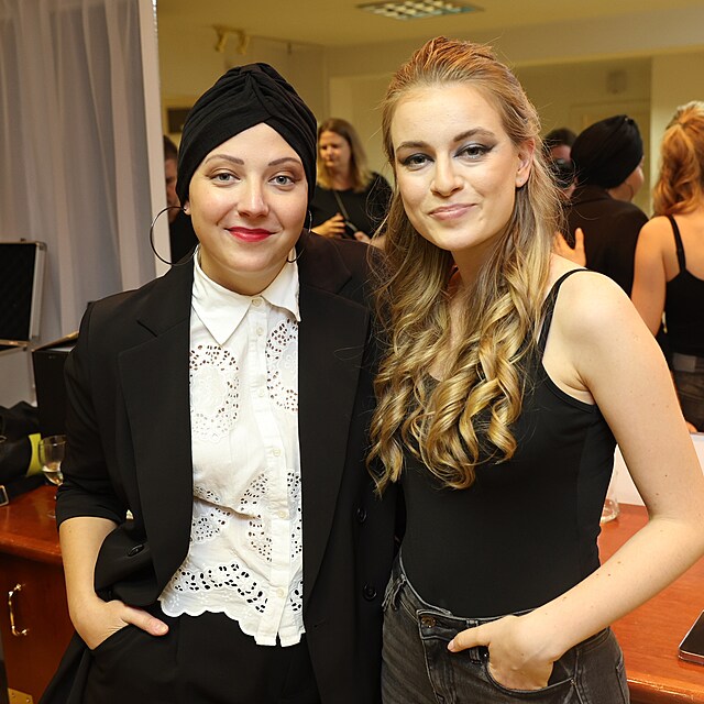 Anna Slov��kov� a Michaela Pech��kov�