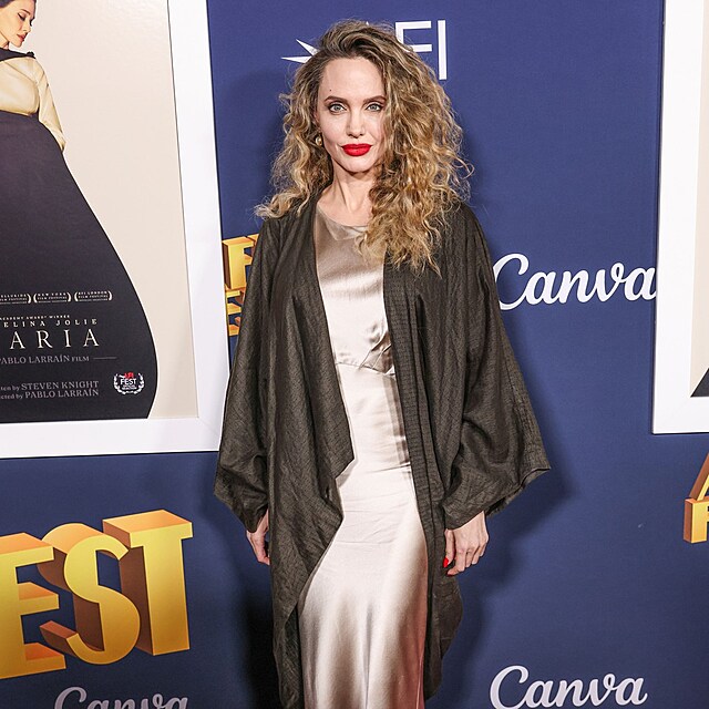 Angelina Jolie na premi��e filmu Maria