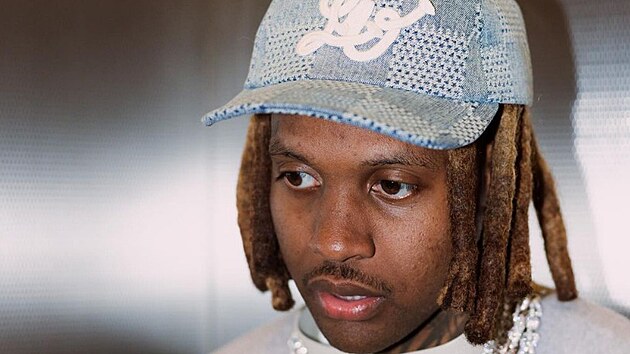 Rapper Lil Durk byl zat�en� proto, �e �dajn� objednal vra�du. Nyn� mu hroz� do�ivotn� trest