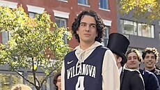 Ú�astník sout�e dvojník�.